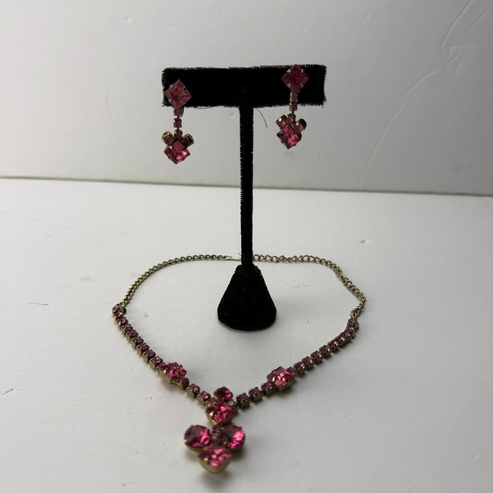 \VINTAGE 50S RHINESTONE METAL NECKLACE AND EARRING SET PINK
